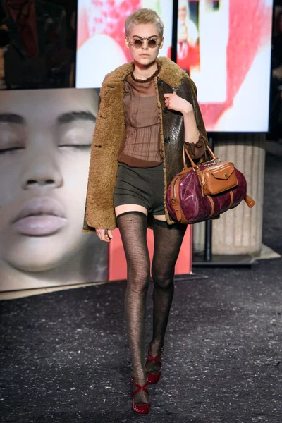 Look 32